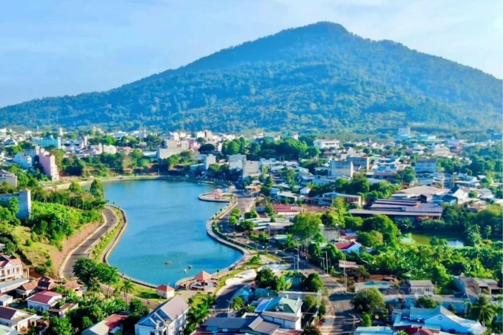 Du lịch Bình Phước 3N2Đ: Núi Bà Rá, rừng Bù Gia Mập, Sóc Bom Bo, Trảng cỏ Bù Lạch.