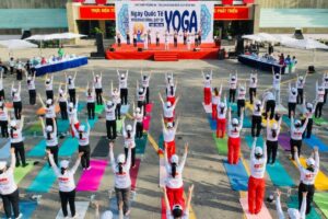 Hơn 1.000 người tham gia đồng diễn Yoga tại Đồng Nai trong Ngày Quốc tế Yoga, lan tỏa lối sống khỏe mạnh và tích cực.