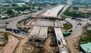 Nút giao quốc lộ 51 với cao tốc Bến Lức - Long Thành đang hoàn thiện những hạng mục cuối, góp phần tăng kết nối giao thông khu vực.
