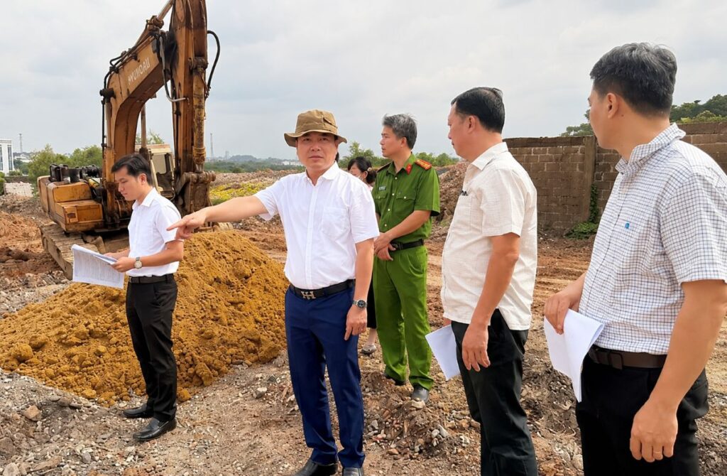 Đồng Nai xử lý khai thác khoáng sản trái phép tại KCN Biên Hòa 1, lãnh đạo tỉnh kiểm tra hiện trường và chỉ đạo xử lý nghiêm.