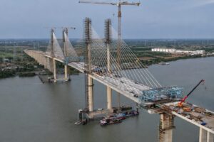 Hai cây cầu có tĩnh không cao nhất Việt Nam trên tuyến cao tốc Bến Lức - Long Thành đang tăng tốc thi công, sắp về đích.