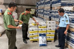 Phát hiện 46 tấn keo dán gạch nghi xâm phạm quyền sở hữu công nghiệp tại Công ty TNHH S.E.V.N, cơ quan chức năng đang kiểm tra, xác minh.