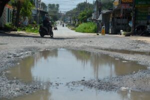 Đường Nguyễn Thái Học ở phường Trảng Dài, Đồng Nai sau hơn 20 năm sử dụng đang xuống cấp và sắp được đầu tư nâng cấp, cải tạo đồng bộ.