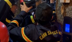 Cảnh sát PCCC Đồng Nai giải cứu an toàn 6 người mắc kẹt trong thang máy, xử lý sự cố khẩn cấp kịp thời.