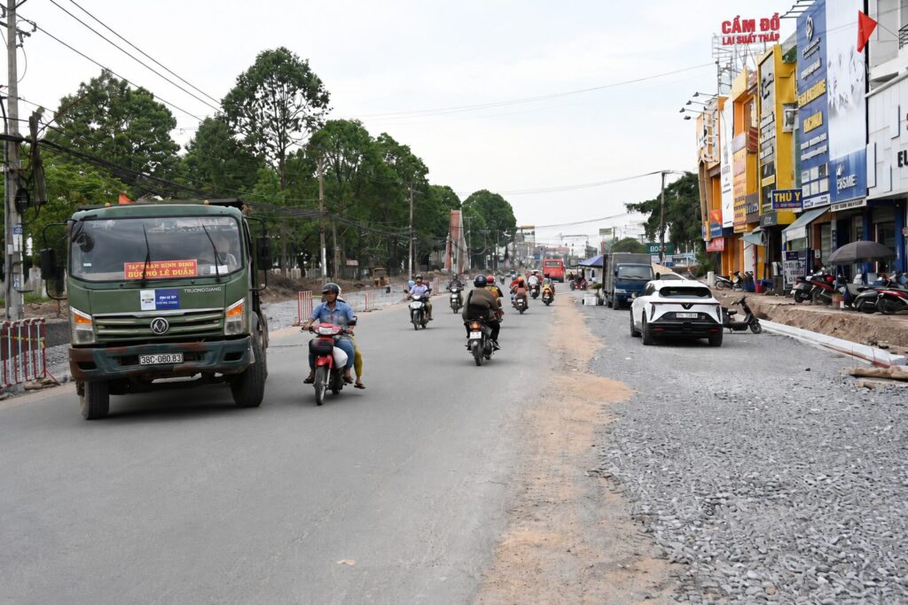 Sở Xây dựng Đồng Nai kiểm tra vụ đá phong hóa xuất hiện tại dự án nâng cấp đường Lê Duẩn sau phản ánh của báo chí, làm rõ trách nhiệm liên quan.