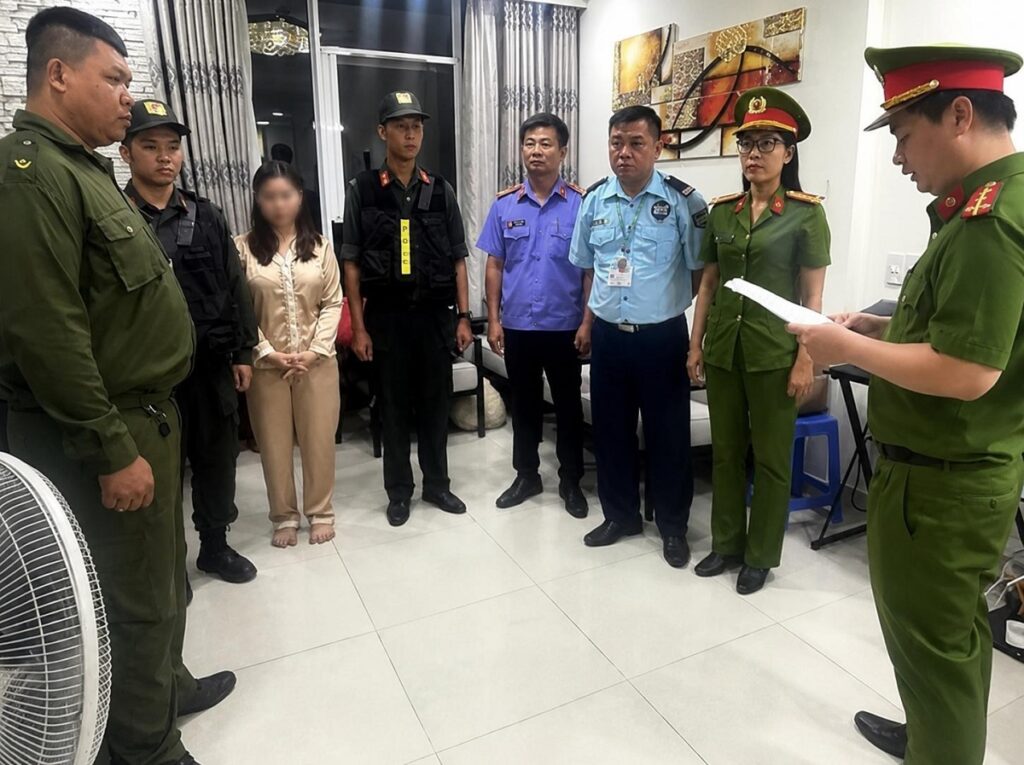 Công an Đồng Nai triệt phá đường dây mua bán trái phép hóa đơn, giao dịch hơn 20.000 tỷ đồng, nhiều đối tượng bị điều tra.