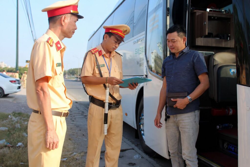 Đồng Nai triển khai nhiều giải pháp đồng bộ kéo giảm tai nạn giao thông, tăng cường kiểm tra phương tiện và xử lý vi phạm.