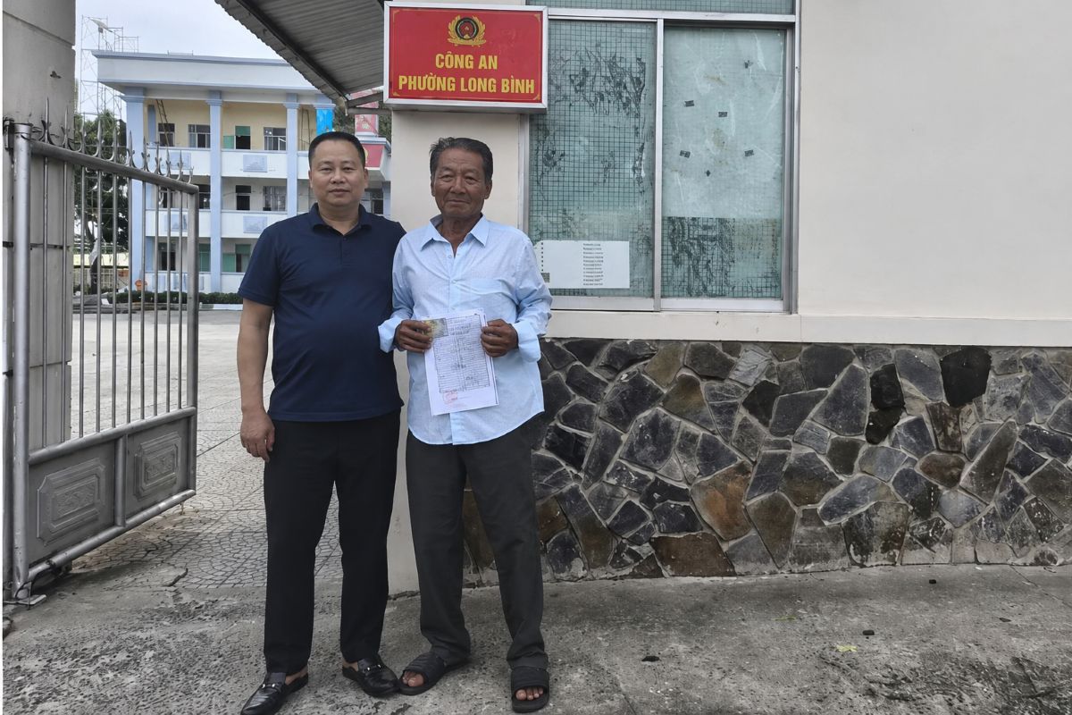 Đối tượng Đinh Văn Long bị bắt sau 40 năm lẩn trốn do liên quan vụ hiếp dâm tập thể. Xem diễn biến vụ việc và thông tin mới nhất.