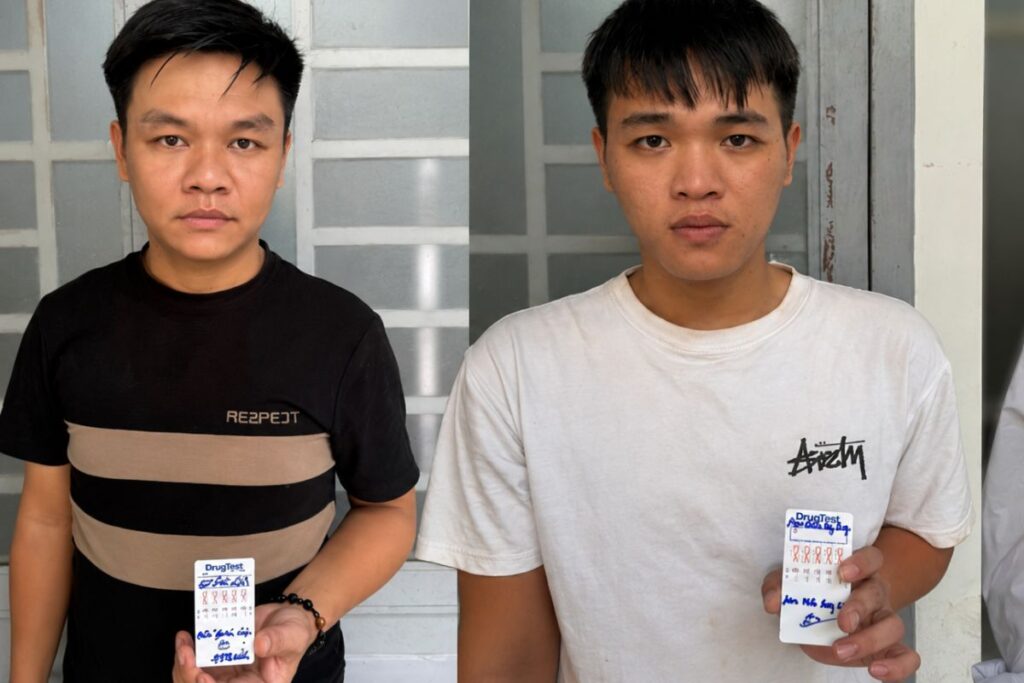 Hai thanh niên bị điều tra sau vụ bé gái 15 tuổi dương tính với ma túy. Diễn biến vụ việc là lời cảnh báo dành cho nhiều phụ huynh.