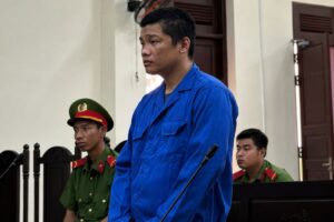 Cha hành hạ con 7 tuổi vì bán vé số không đủ tiền lĩnh 3 năm tù. Diễn biến vụ án và phán quyết mới nhất của tòa.