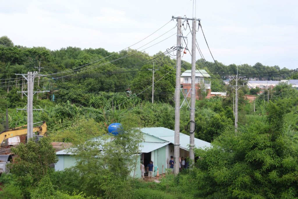 Đồng Nai di dời lưới điện tại khu vực cầu Nha Bích, gỡ vướng mặt bằng để đẩy nhanh tiến độ thi công dự án giao thông trọng điểm.