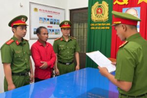 Cơ quan Cảnh sát điều tra thi hành lệnh giữ người trong trường hợp khẩn cấp đối với Ngô Văn Mười Hai.