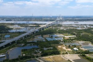 Hợp long cầu Phước Khánh đánh dấu bước tiến quan trọng của cao tốc Bến Lức - Long Thành, tạo động lực hoàn thiện dự án trọng điểm.