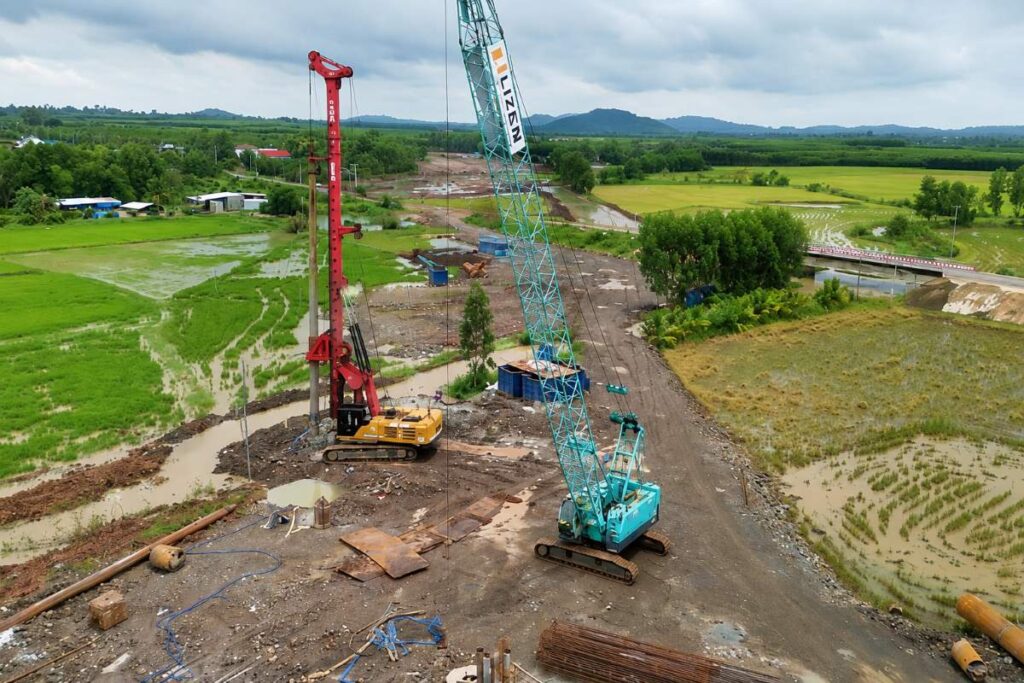 Cận cảnh cao tốc Dầu Giây - Tân Phú qua TP Đồng Nai sau gần 1 năm thi công với nhiều hạng mục dần thành hình, dù vẫn còn vướng mặt bằng.