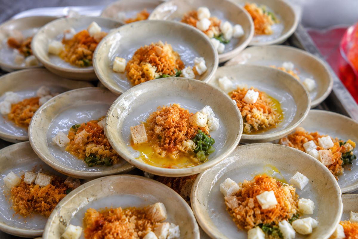 Bánh bèo Biên Hòa với lớp bột dẻo mịn, topping đậm đà và hương vị đặc trưng, món ngon lưu giữ nét ẩm thực Đồng Nai hơn nửa thế kỷ.