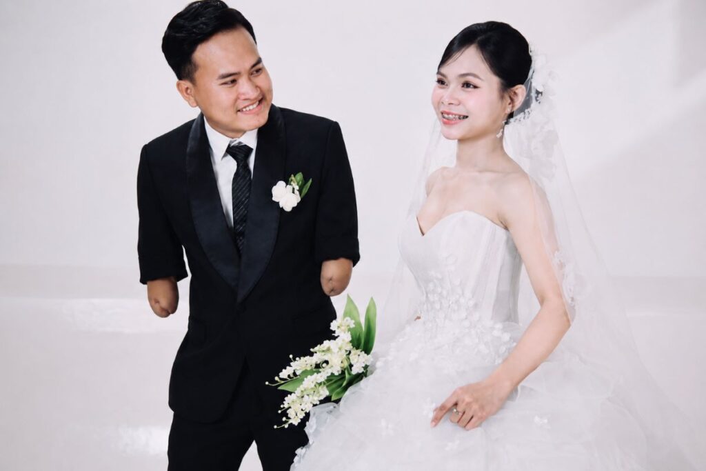 Chuyện tình của chàng trai cụt hai tay Nguyễn Ngọc Nhứt và bạn gái Kim Phụng trước thềm lễ cưới truyền cảm hứng về nghị lực và niềm tin.