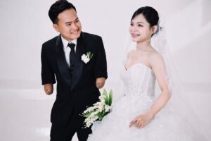 Chuyện tình của chàng trai cụt hai tay Nguyễn Ngọc Nhứt và bạn gái Kim Phụng trước thềm lễ cưới truyền cảm hứng về nghị lực và niềm tin.