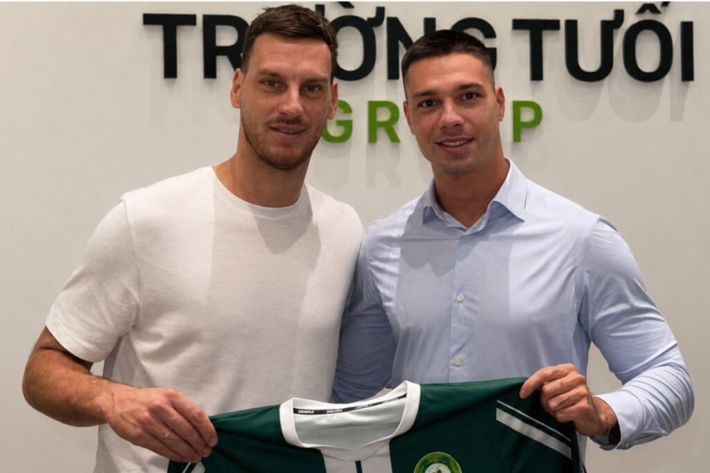 Đồng Nai chiêu mộ Milos Vulic từ Serie A, bổ sung tiền vệ chất lượng cho mùa giải V.League 2026/27. Xem chi tiết thương vụ.
