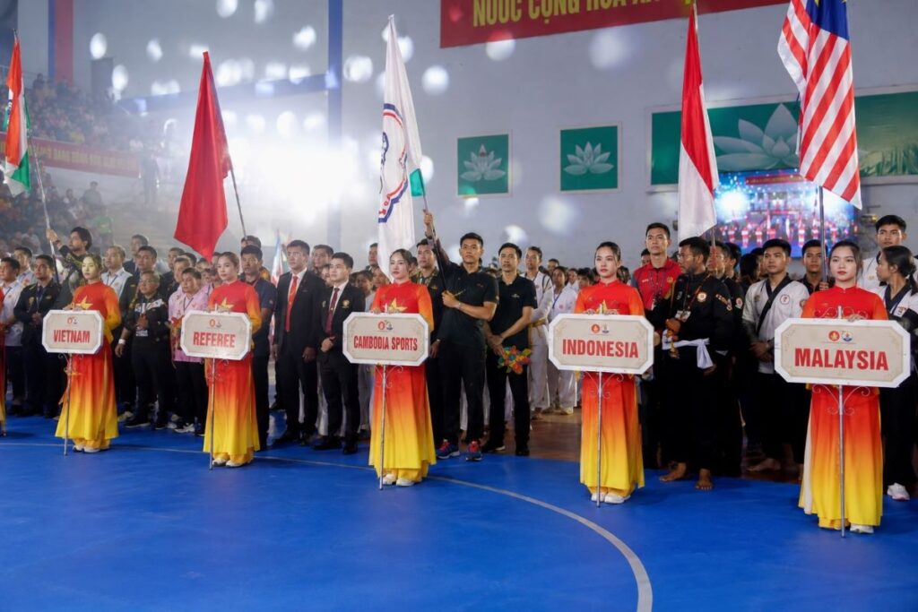 Đồng Nai đăng cai Giải vô địch Pencak Silat châu Á lần thứ 10, quy tụ các đoàn thể thao khu vực tham dự lễ khai mạc.