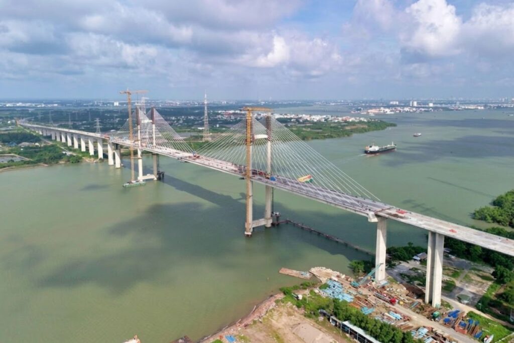 Cầu Phước Khánh trên cao tốc Bến Lức - Long Thành được tăng tốc thi công, góp phần hoàn thiện tuyến kết nối TP.HCM và Đồng Nai.