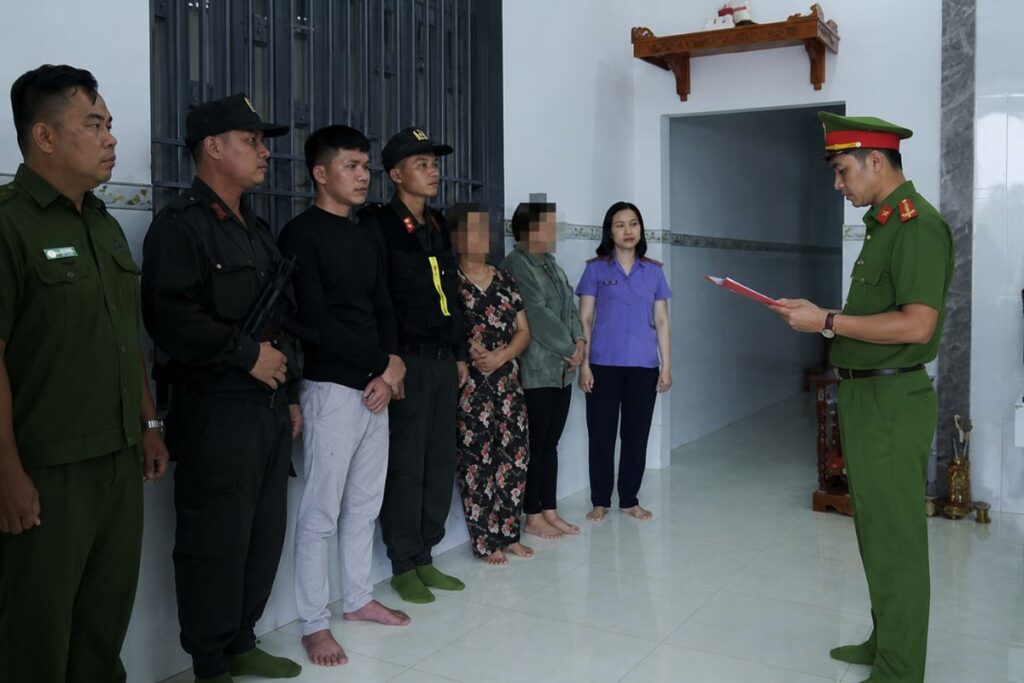 Công an TP. Đồng Nai khởi tố 7 bị can liên quan vụ chiếm đoạt hơn 1.200 tấn chì của doanh nghiệp, trị giá hơn 67 tỷ đồng.