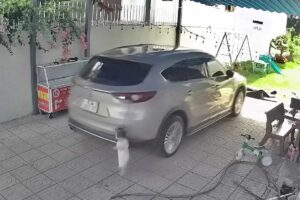 Một phút lơ là có thể dẫn đến bi kịch với trẻ nhỏ. Camera ghi lại vụ việc là lời cảnh báo về an toàn cho trẻ trong gia đình.