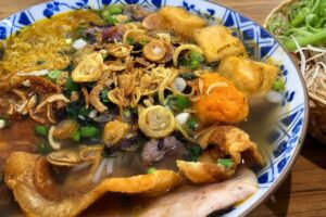 Bún riêu Biên Hòa với hương vị đậm đà, câu chuyện giữ nghề hơn nửa thế kỷ và những quán ăn nổi tiếng của vùng đất Đồng Nai.