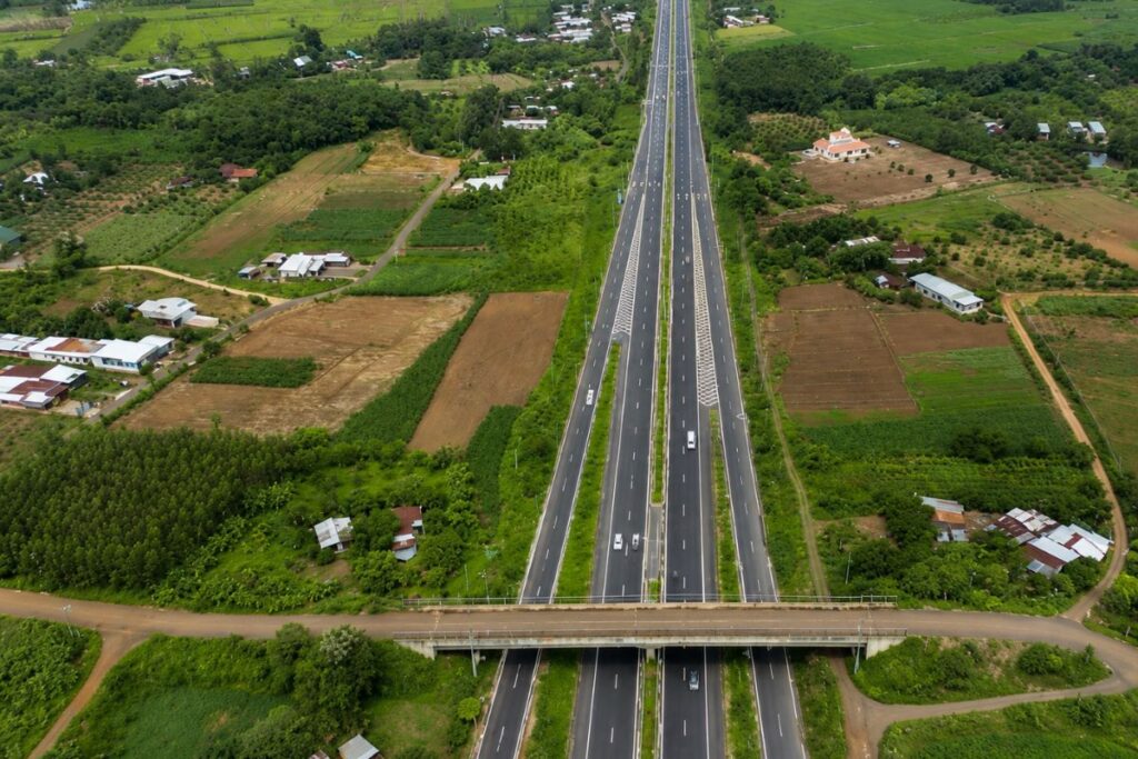Cha mẹ tặng đất cho con để thờ cúng tổ tiên nhưng khởi kiện đòi lại vì cho rằng con không giữ lời hứa. Xem diễn biến vụ việc.