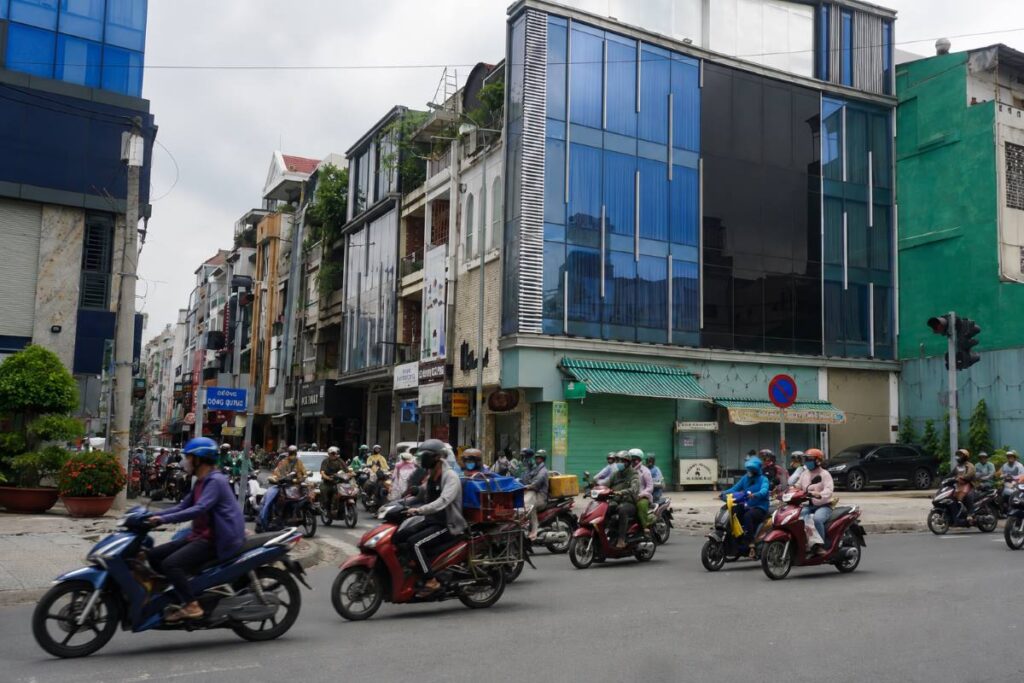 Thịt chó TPHCM dần biến mất tại những khu vực từng nổi tiếng, như Ngã ba Ông Tạ, khi nhiều điểm bán đã thu hẹp hoặc chuyển đổi.