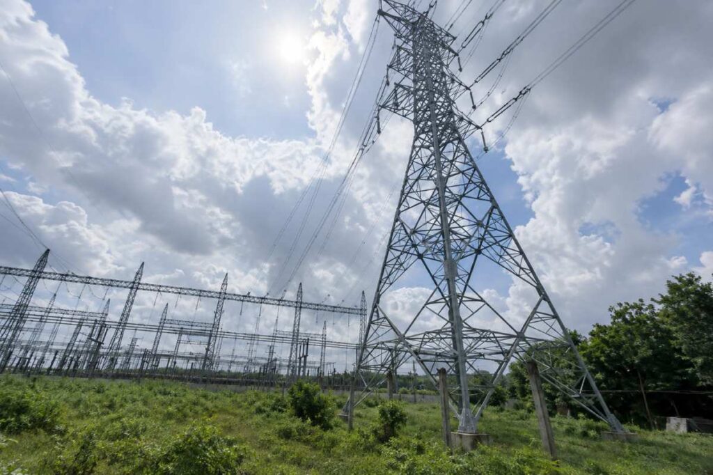 Đóng điện 2 mạch đường dây 220kV Chơn Thành - Bến Cát, tăng năng lực truyền tải và góp phần bảo đảm điện an toàn cho TP.HCM, Đồng Nai.