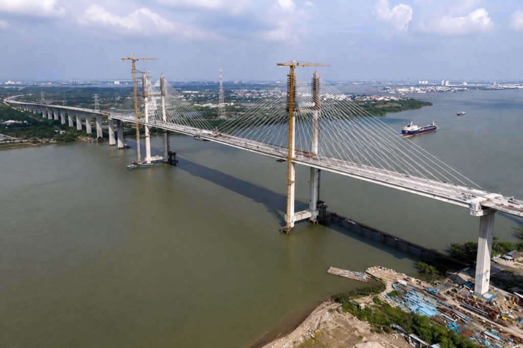 Cầu Phước Khánh nối TP.HCM và Đồng Nai đã hợp long, dự kiến thông xe tháng 9/2026 sau gần 15 tháng tái khởi động.