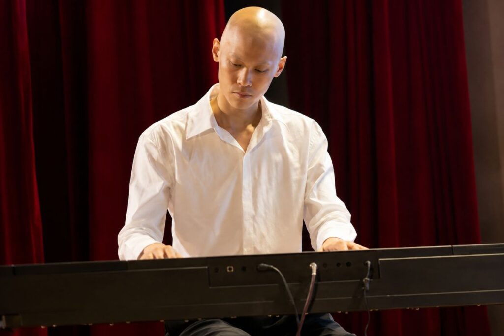 Nam sinh Lý Đại Phước tự học piano trong những đợt hóa trị ung thư, lan tỏa nghị lực sống tại hội thảo ở TP.HCM.