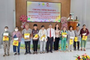 Vua muối Đồng Tháp Huỳnh Văn Bé âm thầm dành hàng chục tỷ đồng hỗ trợ người nghèo, lan tỏa nghĩa cử đẹp suốt gần 20 năm.