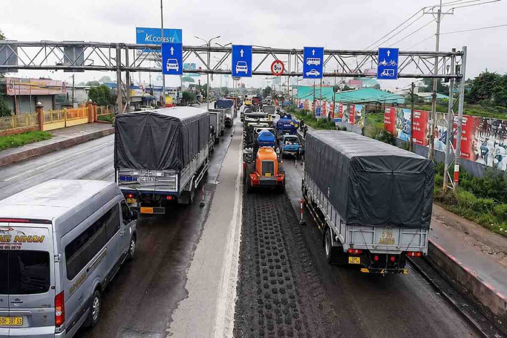 Đồng Nai đẩy nhanh thi công Quốc lộ 51, yêu cầu bảo đảm an toàn giao thông và giảm ùn tắc trong thời gian sửa chữa. Xem chi tiết.