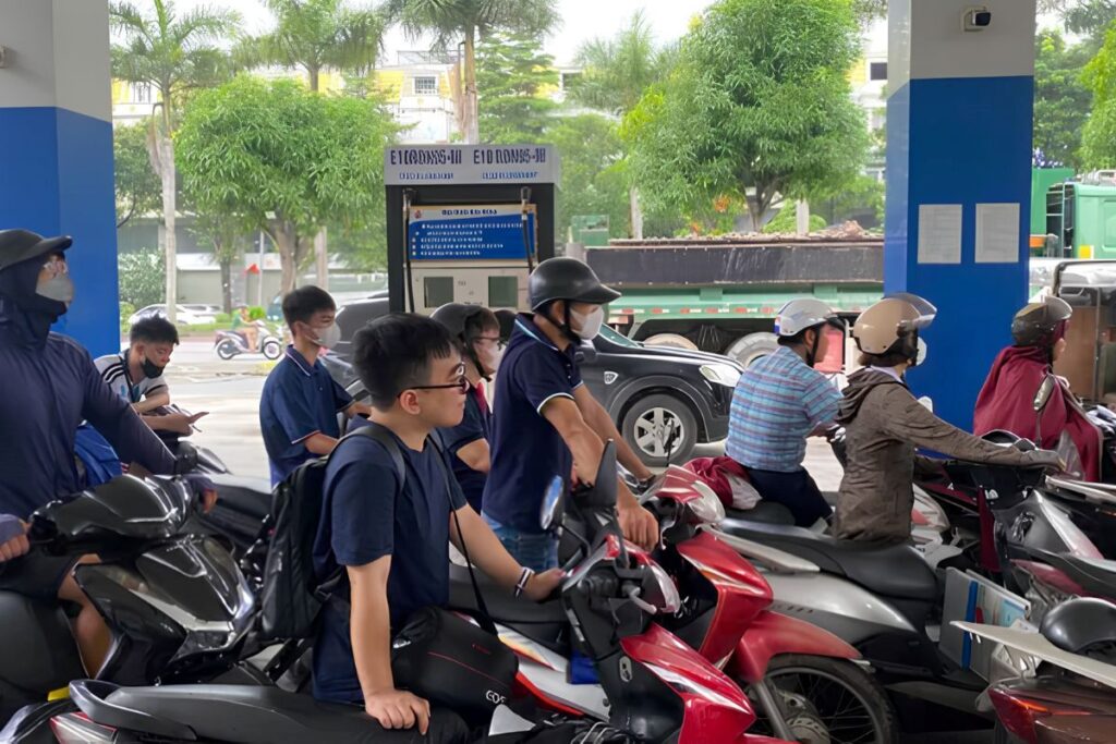 Giá xăng dầu tăng từ 15h ngày 20-8, trong khi liên bộ Công thương - Tài chính không trích lập, không chi Quỹ bình ổn giá.