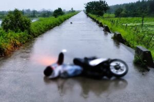 Sét đánh khiến hai phụ nữ tử vong khi đang trên đường đi làm về tại Ninh Bình. Vụ việc xảy ra trong lúc mưa dông lớn.