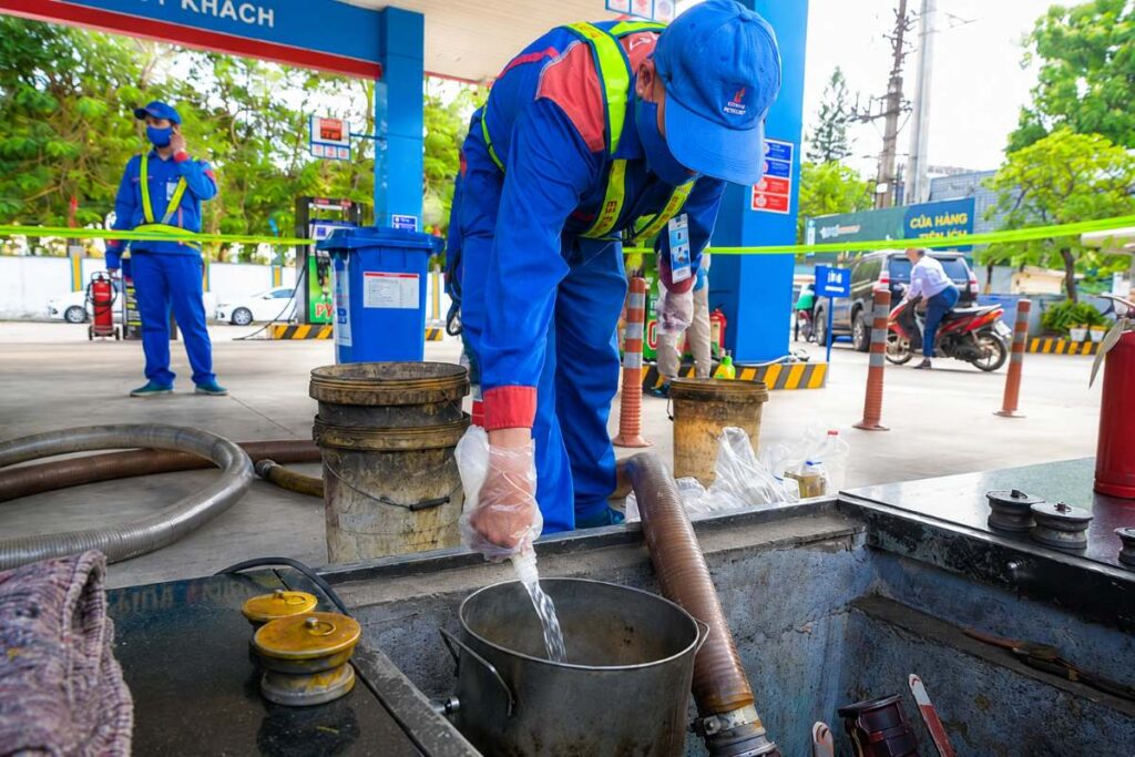 Sản xuất ethanol trong nước mới đáp ứng khoảng 25% nhu cầu phối trộn xăng E10, Bộ Công Thương đề xuất giải pháp tăng nguồn cung.