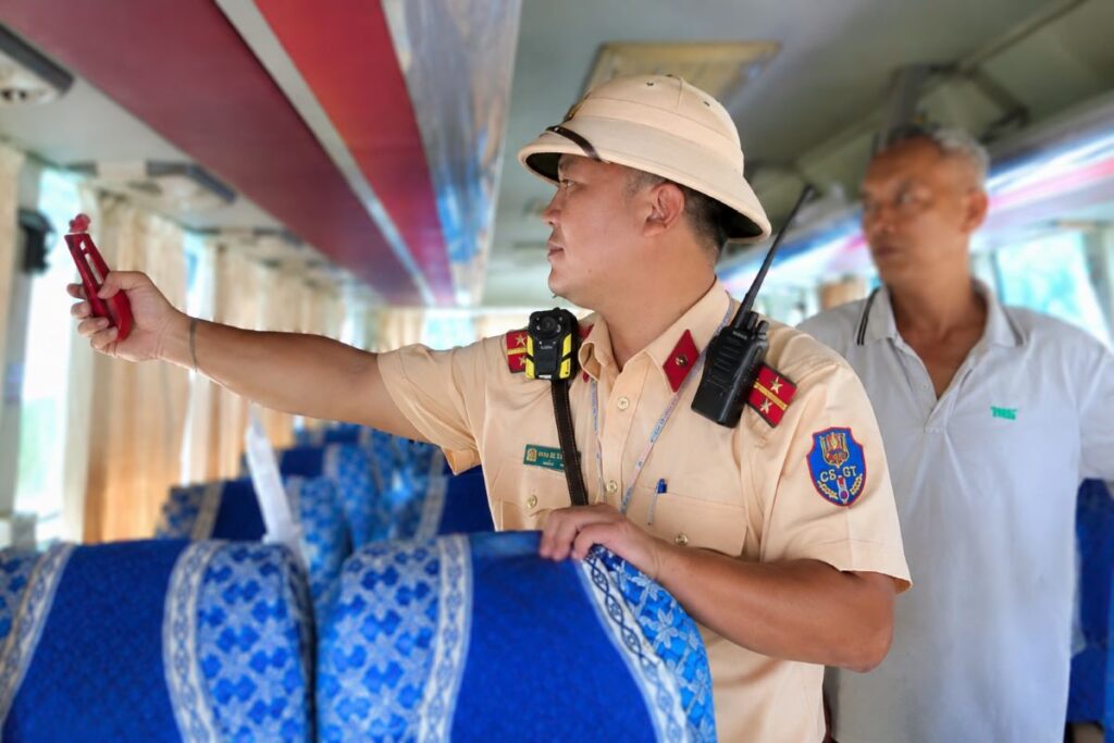 Đồng Nai siết kiểm tra xe khách sau vụ cháy làm 7 người tử vong, tập trung giám sát thiết bị thoát hiểm và an toàn vận tải.
