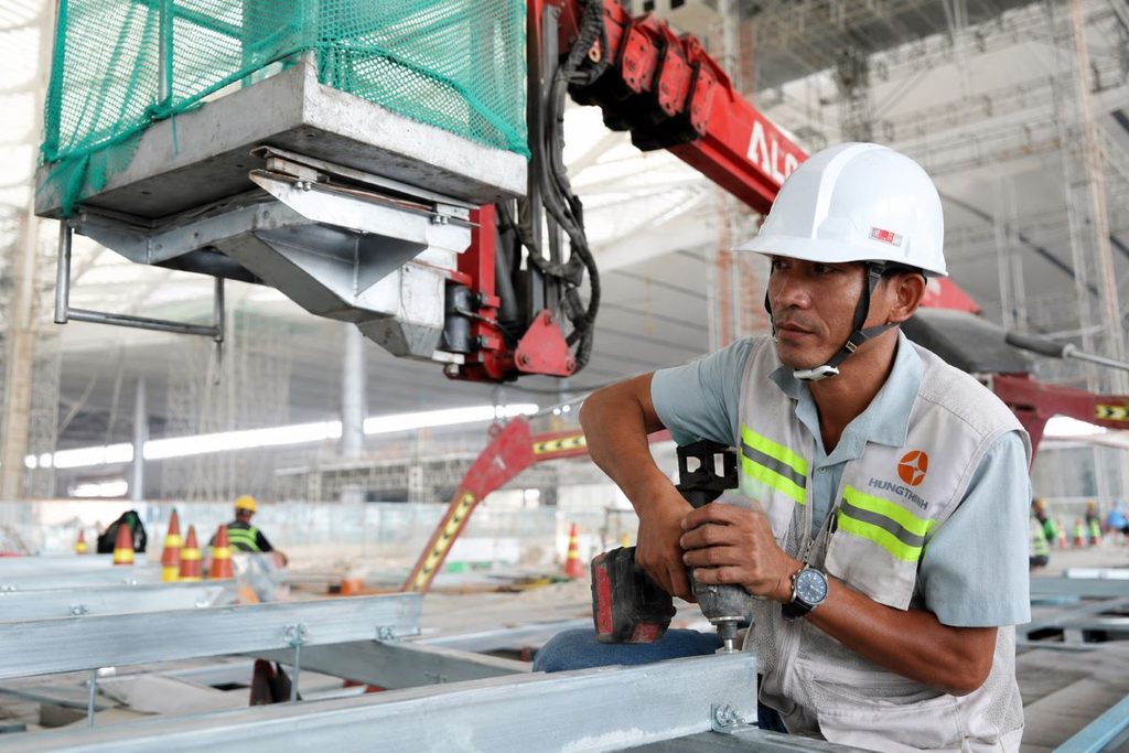 Sân bay Long Thành bước vào giai đoạn nước rút, đối mặt bài toán nhân lực, thiết bị, dòng tiền và thủ tục để kịp khai thác cuối năm 2026.