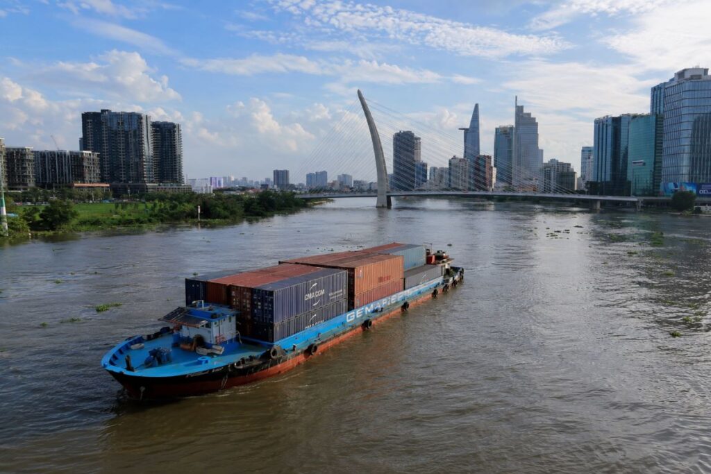 TPHCM phát triển logistics, tăng kết nối với sân bay Long Thành, mở rộng mạng lưới vận tải và chuỗi cung ứng hiệu quả.