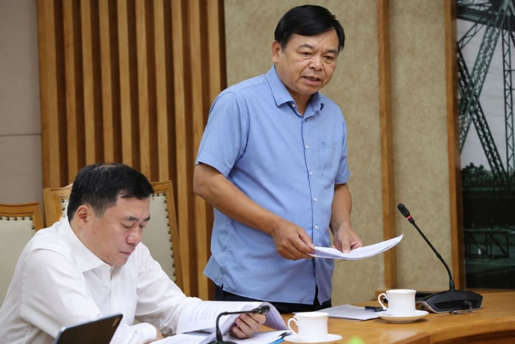 Phó Thủ tướng yêu cầu tháo gỡ ách tắc cấp mã số vùng trồng sầu riêng, bảo đảm xuất khẩu khi sản lượng tăng mạnh.