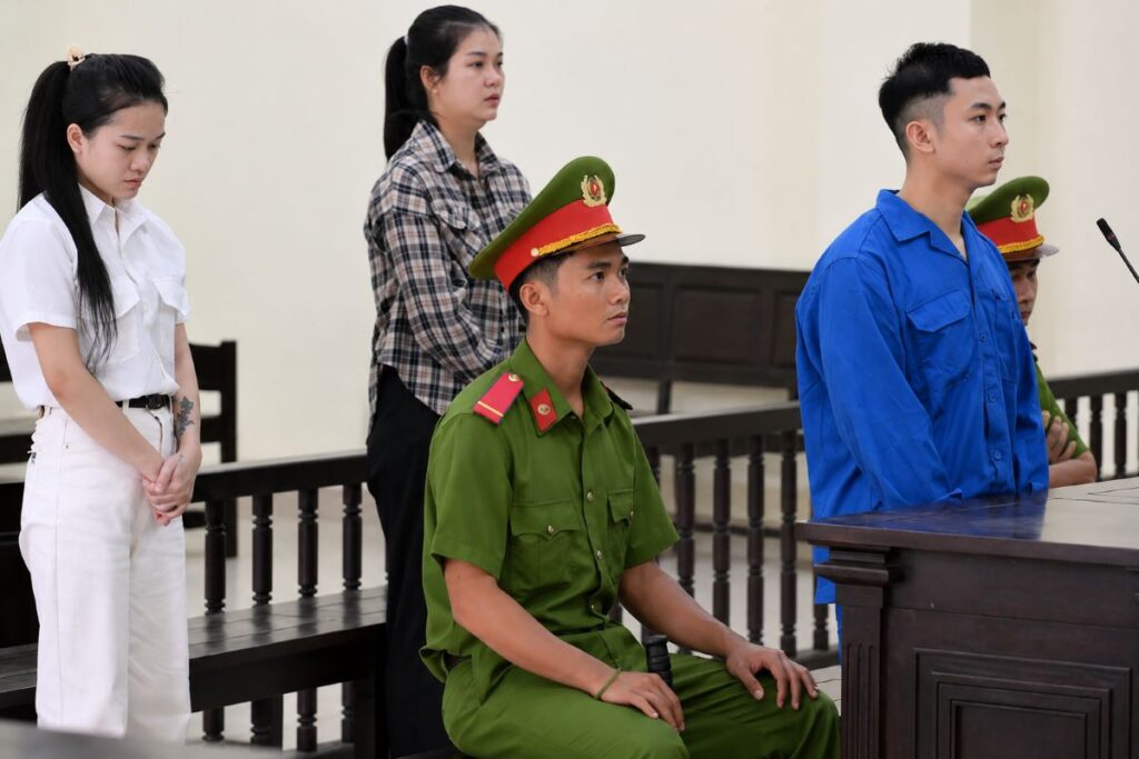 Tây Ninh: Nhóm bán thuốc giảm cân giả từ bột mì, trà xanh lĩnh án tù, thu lợi bất chính 2,4 tỷ đồng qua 20 gian hàng Shopee.