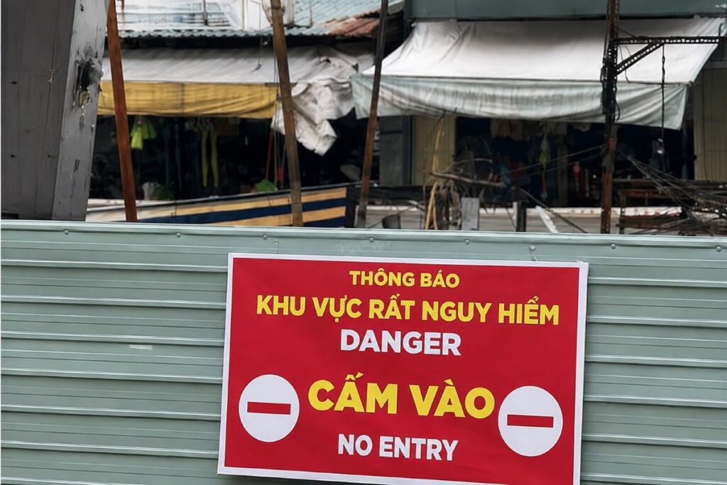 Cháy khu vực chợ Biên Hòa được xác định do chập dây điện bóng đèn; hiện trường được phong tỏa, cảnh báo nguy hiểm.