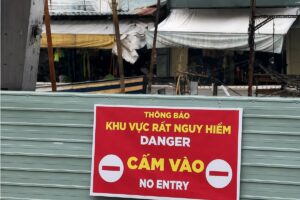 Cháy khu vực chợ Biên Hòa được xác định do chập dây điện bóng đèn; hiện trường được phong tỏa, cảnh báo nguy hiểm.