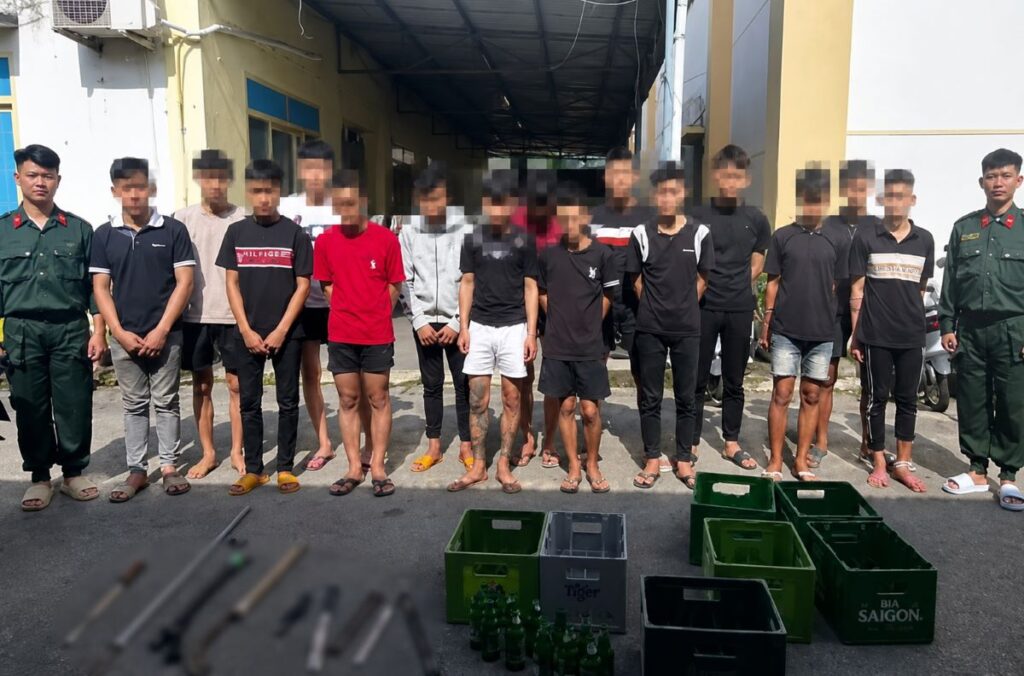 Đồng Nai ngăn chặn hai nhóm thanh thiếu niên chuẩn bị hỗn chiến, thu giữ nhiều hung khí. Xem diễn biến vụ việc và thông tin mới nhất.
