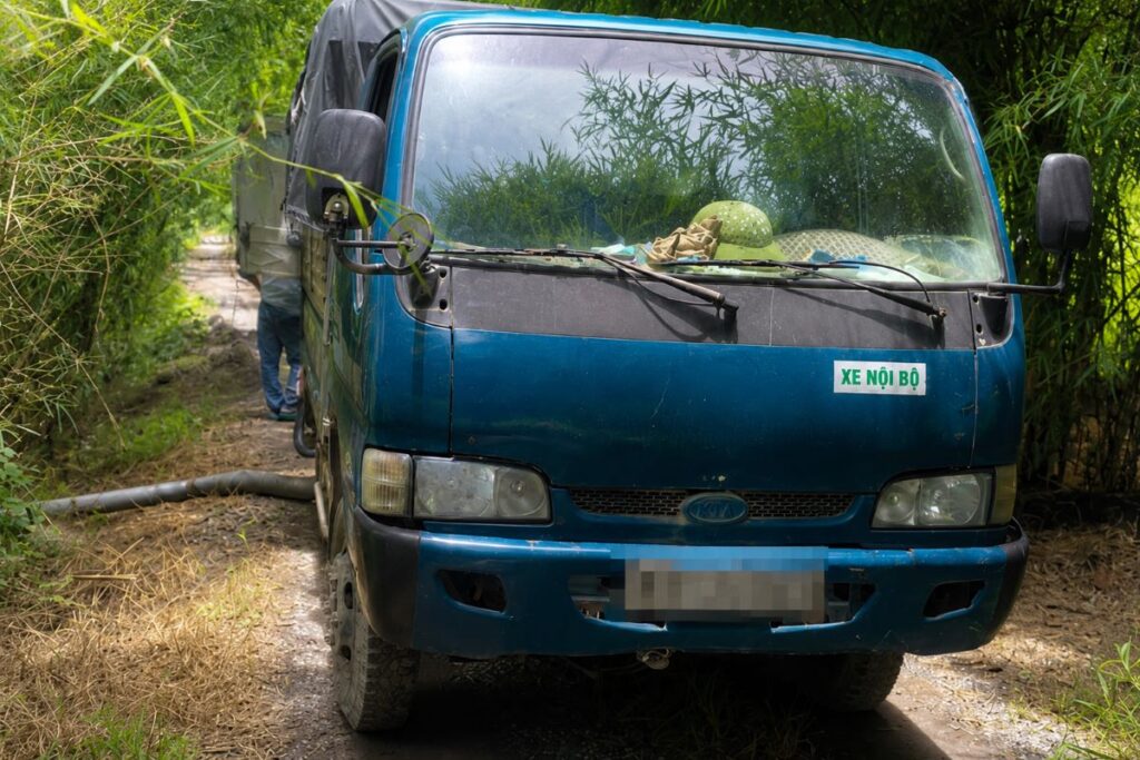 Đồng Nai bắt quả tang hai xe tải đổ khoảng 3 m³ chất thải chưa qua xử lý tại khu vực vườn tràm phường Nhơn Trạch. Xem chi tiết vụ việc.