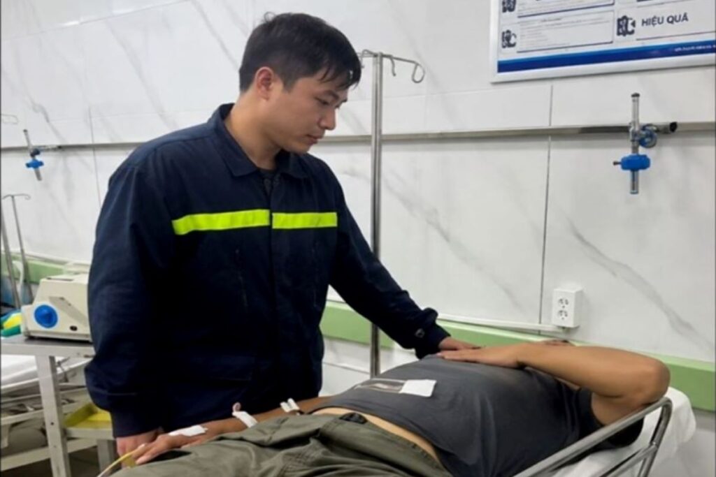 Lực lượng cứu nạn Công an Đồng Nai mất hơn 80 phút giải cứu nạn nhân mắc kẹt trong cabin ô tô sau tai nạn lúc nửa đêm.