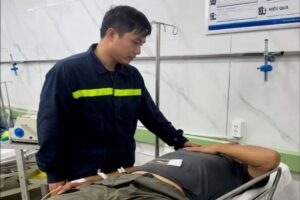 Lực lượng cứu nạn Công an Đồng Nai mất hơn 80 phút giải cứu nạn nhân mắc kẹt trong cabin ô tô sau tai nạn lúc nửa đêm.
