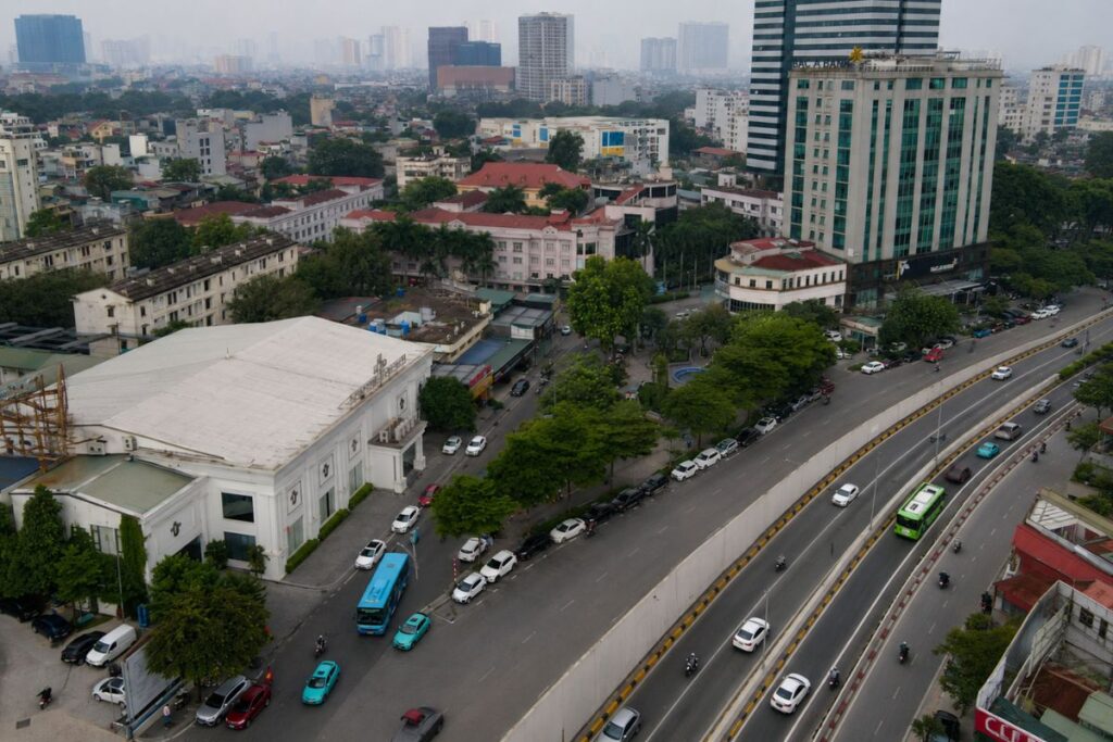 Khách sạn Kim Liên nằm trên khu đất gần 3,5ha tại phố Đào Duy Anh, Hà Nội, nơi được đề xuất xây tháp đôi cao 568m.