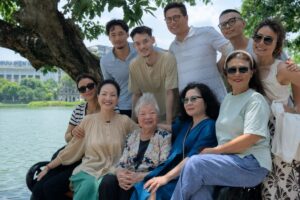 Lê Vi đưa các con về Việt Nam, đoàn tụ cùng gia đình và thăm Hà Nội, chia sẻ suy nghĩ về hôn nhân và những giá trị truyền thống.